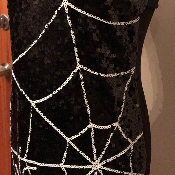 Black widow Halloween sequins dress. 🍁🍂 - Picture 4 of 8